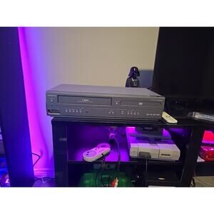 Magnavox VCR Recorder DVD Player Combo MWD2206 W Remote And Plugl TESTED